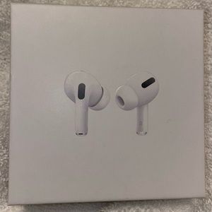 Airpods Pro with charging case & charger !